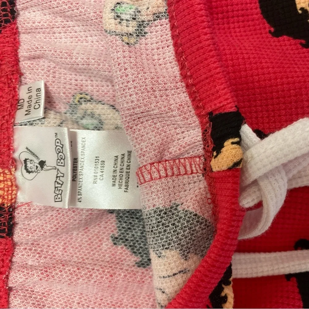 SOLD ❌❌NWT Betty Boop shorts and crop top set! 🔥🔥 - Picture 2 of 3